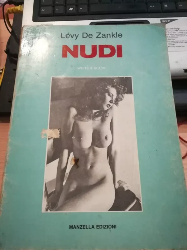 Nudi (Black & White) / Levy De Zankle