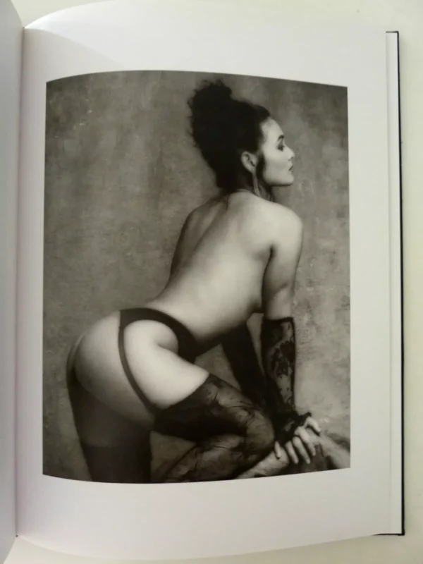 Studio Nudes 1989-1992 / Craig Morey - Image 2
